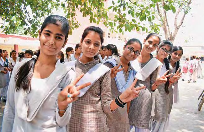 शिक्षा की लौ: ब्लैक बोर्ड से स्मार्ट बोर्ड तक